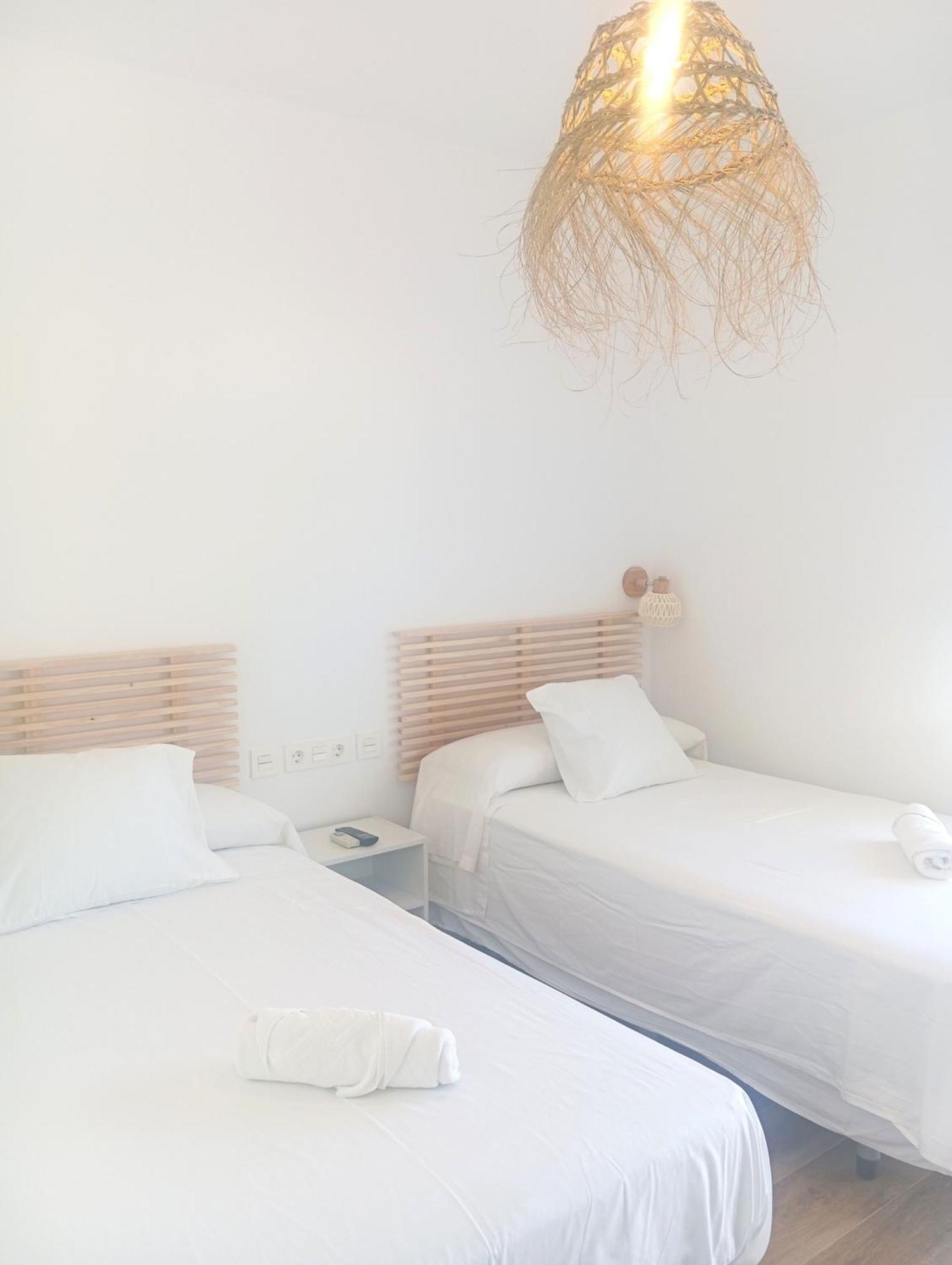 Hostal Casa Emilio Almeria Exterior photo